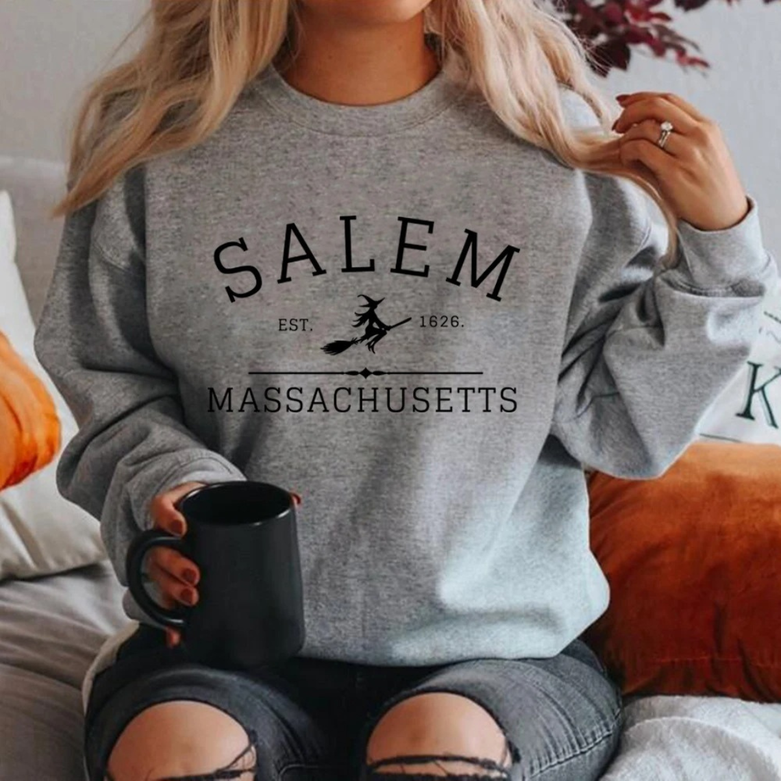 Blijves - Comfortabele Grafische Sweatshirt Met Salem Print – Dames Trui