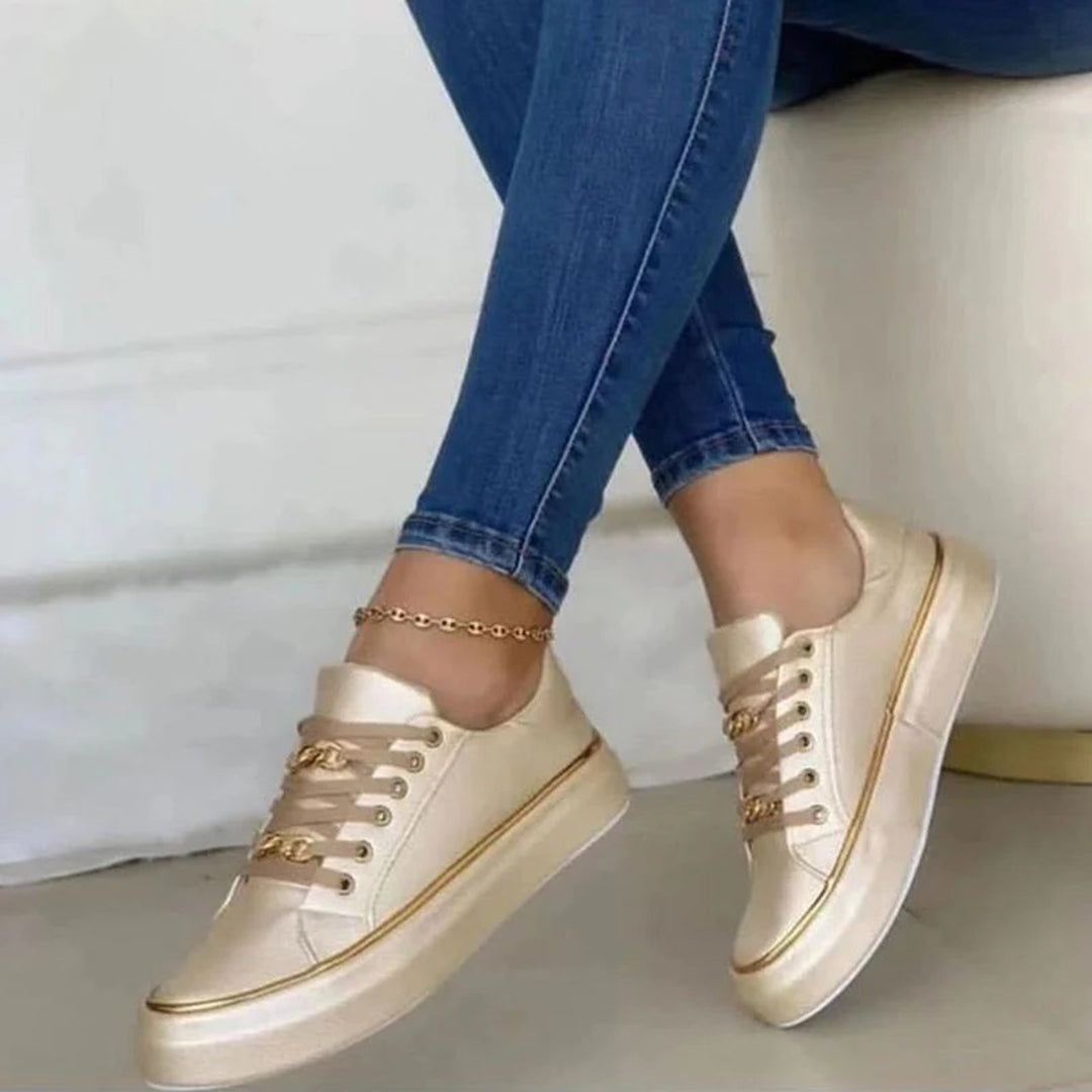 Chique Dames Sneakers Met Goud Accent