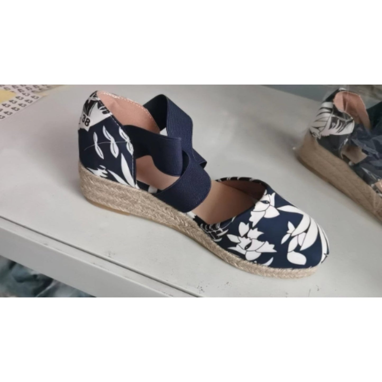 Mila | Espadrilles met kruisband & sleehak van touw