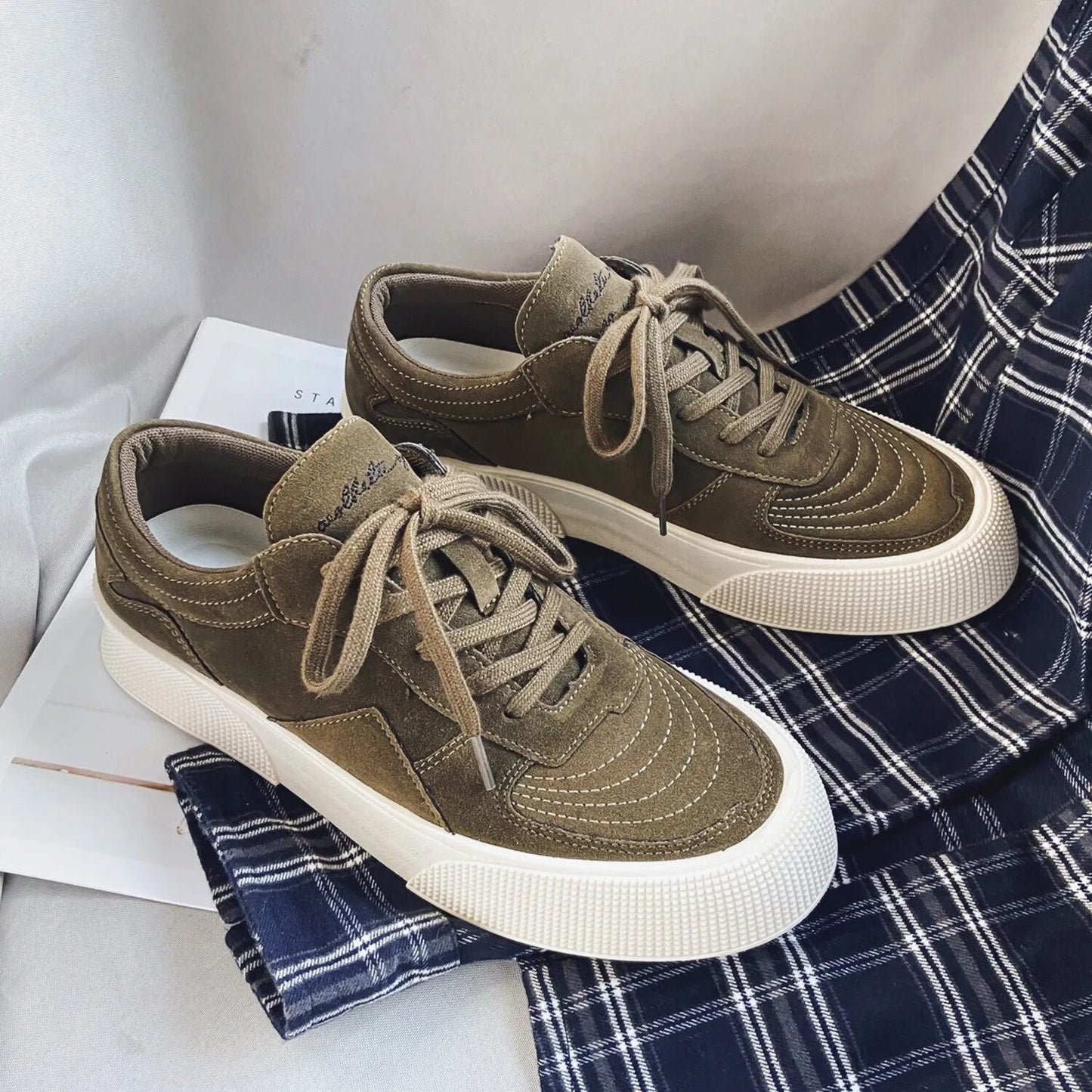 Mila - Trendy canvas platform sneakers